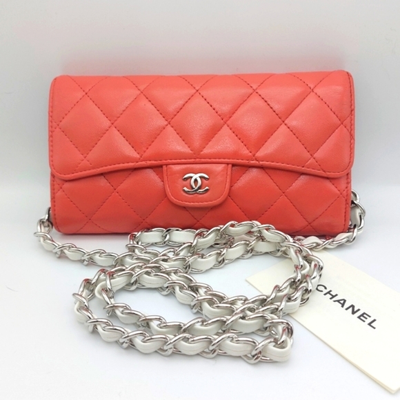 CHANEL Handbags - 🔥CHANEL Bi-Fold Wallet/Clutch🔥